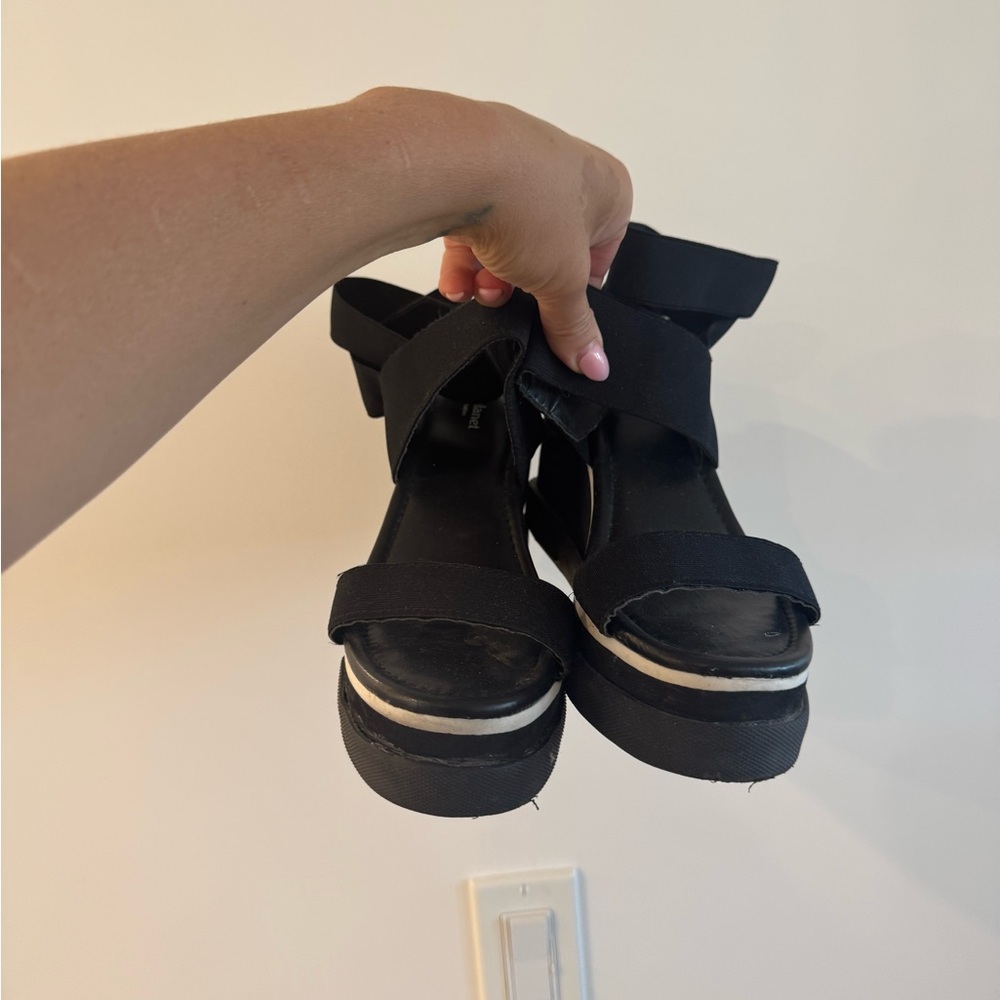Steve Madden Black Platform Sandals with Contrast Stripe